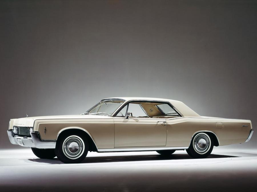  Lincoln Continental Hardtop Coupe 1966 года  (фото 11 из 13)